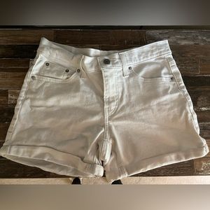 White Levi’s mid length shorts